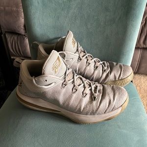 Size 11.5 CP3.X Air Jordan sneakers
